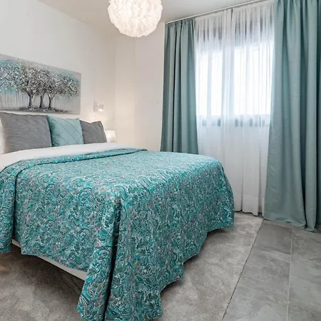 Inf4.6p - Spacious In Estepona